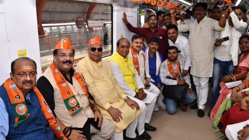 Kanpur: मेट्रो में यात्रा कर सांसद सत्यदेव पचौरी ने विकास कार्यों का किया निरीक्षण, जनप्रतिनिधियो संग चर्चा भी की, पढ़ें- पूरी खबर