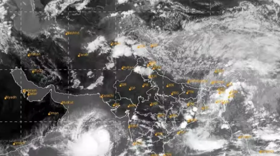 चक्रवात ‘बिपरजॉय’ के 15 जून को गुजरात पहुंचने की आशंका, 7500 लोग सुरक्षित स्थानों पर भेजे गए 