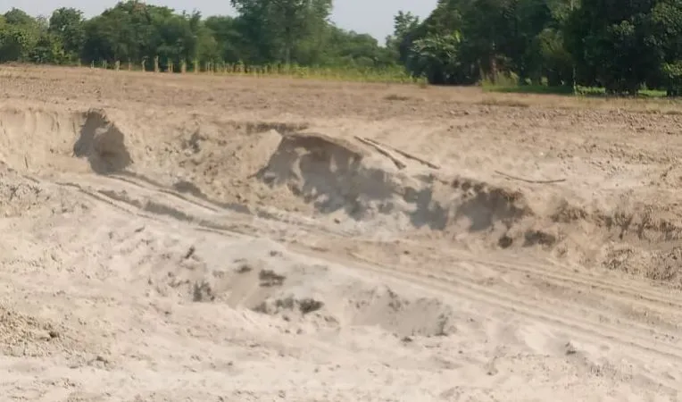 पीलीभीत: कलीनगर की उपजाऊ जमीन को कौन बना रहा बंजर...जानिए मामला