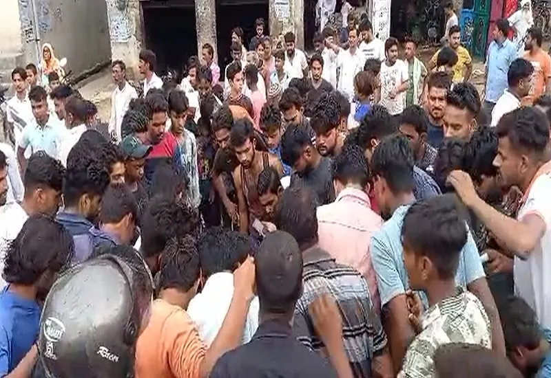 मुरादाबाद : तेज रफ्तार का कहर...ट्रक ने बाइक सवार को रौंदा, मौक पर हुई दर्दनाक मौत