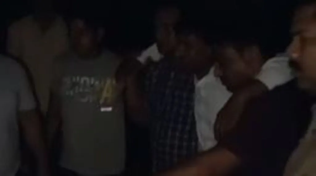 कासगंज: पुलिस मुठभेड़ में दो बदमाश घायल, लूटा हुआ सामान बरामद 