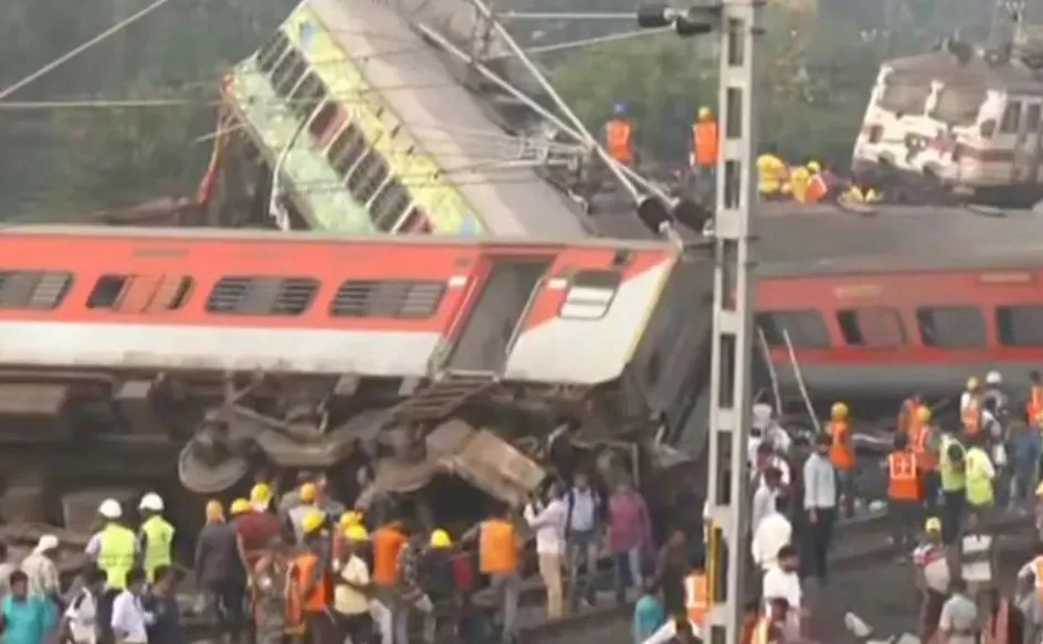 ओडिशा ट्रेन दुर्घटना: बाप ने फरिश्ता बनकर बचाई बेटे की जान, मुर्दाघर से निकालकर दी नई जिंदगी 