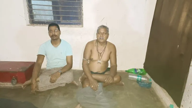 Chitrakoot News: शव की राख उठाने के आरोप में पिता-पुत्र गिरफ्तार, तंत्र-मंत्र करने का आरोप, जानें- पूरा मामला