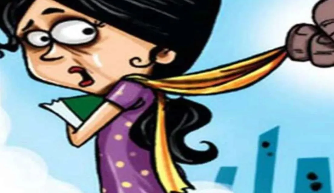 बरेली: फोन से बात करने को किया मना तो शोहदे ने किया रास्ते में परेशान, युवती के कपड़े फाड़े और तोड़ा मोबाइल 