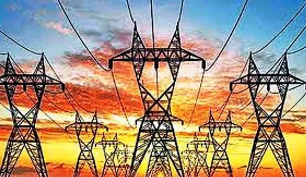 बरेली: आरोपों से घिरे एसडीओ को बचाने की कोशिश, होश में आने के बाद भी जेई के दर्ज नहीं किए जा रहे बयान