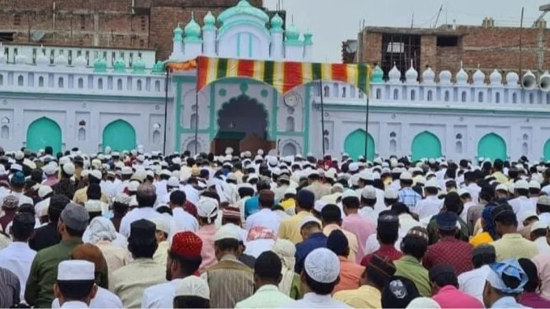 Bakrid 2023 : Jalaun में ईद-उल-अजहा पर्व पर कायम रहे सौहार्द सलामत रहे मुल्क की मांगी दुआ