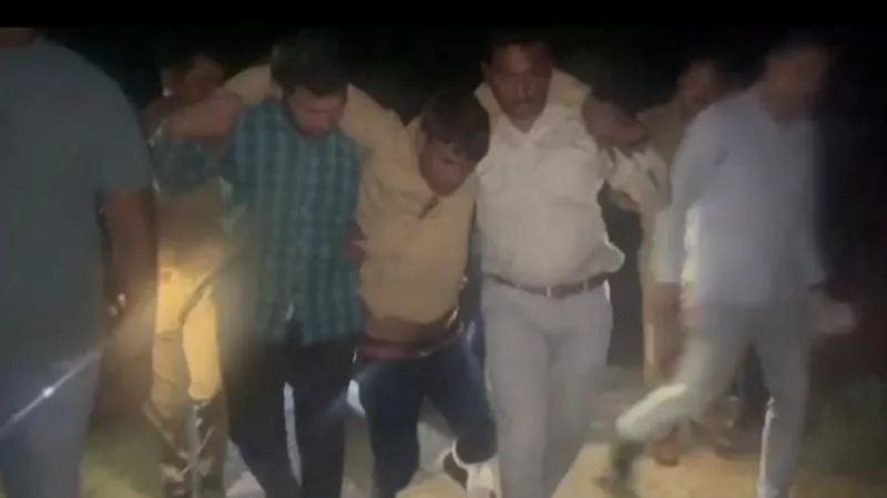 Jalaun News: पुलिस की मुठभेड़ में तीन गिरफ्तार, एक घायल, पेट्रोल पंप लूटकांड में कई सालों से चल रहे थे फरार