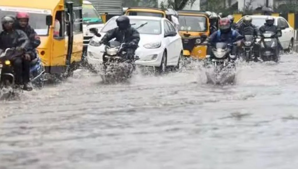 चेन्नई और उपनगरीय इलाकों में भारी बारिश, स्कूल बंद 