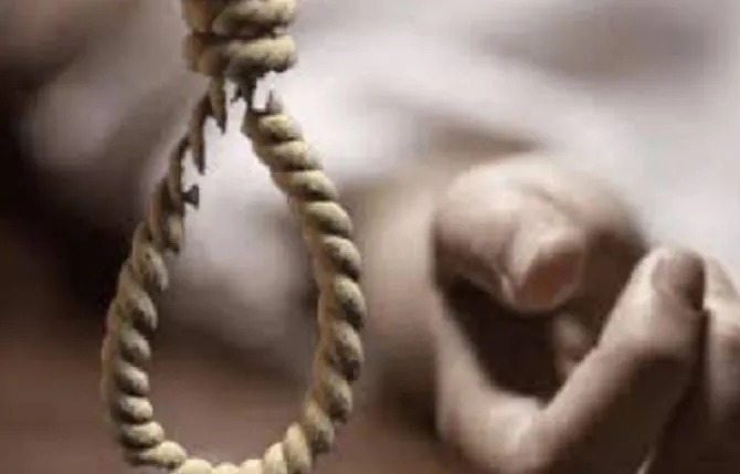 Bareilly: प्रेमी से विवाद होने पर छात्रा ने लगाई फांसी, मौत