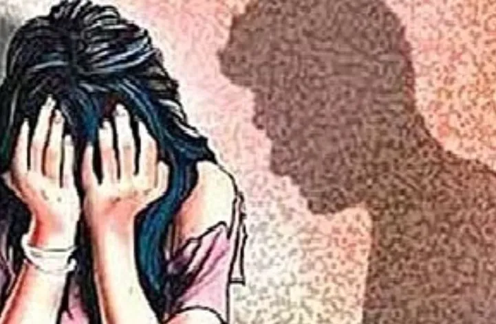 बेखौफ शोहदे: पीलीभीत में पीछा कर युवती को छेड़ा, पेट में मारी लात...भाई का सिर फोड़ा, जानिए पूरा मामला 