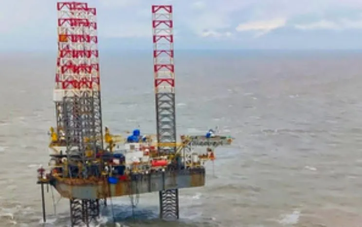 बिपारजॉय: 21,000 लोगों को अस्थायी आश्रयस्थल भेजा गया, ऑयल रिग निकाला गया 50 कर्मचारियों को