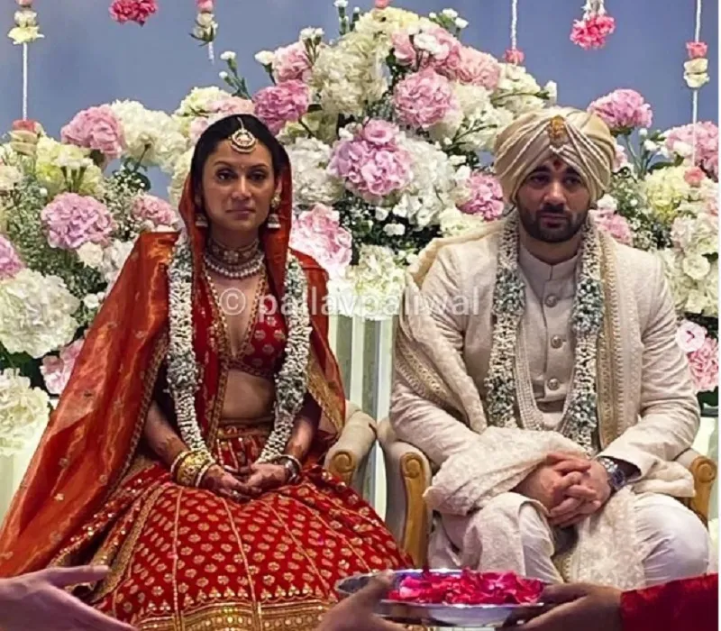 Karan Deol-Drisha Wedding : करण देओल की हुईं द्रिशा, नाचते हुए की मंडप पर एंट्री...सामने आई शादी की पहली तस्वीर