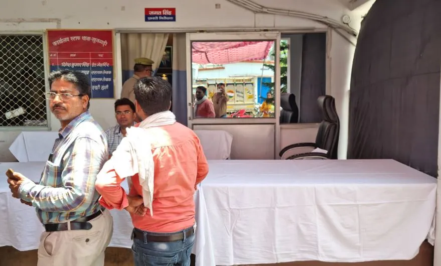 पीलीभीत: AC रुम में अफसर! फरियादी भी आए कम...निस्तारण और भी बेदम, जानिए पूरा मामला 