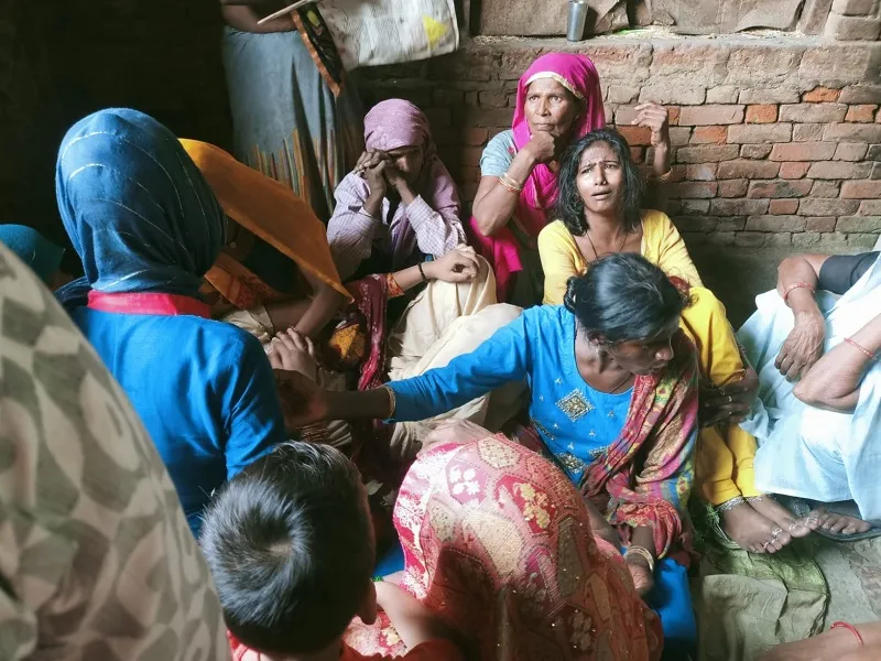 अमरोहा : दो दिन से लापता किशोर का शव खेत में मिला, परिजनों ने लगाया हत्या का आरोप