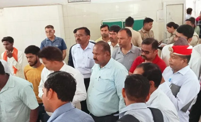 पीलीभीत में दबंगई: लेखपाल को पीटा, बचाने आई युवती पर भी जानलेवा हमला..जानिए पूरा मामला