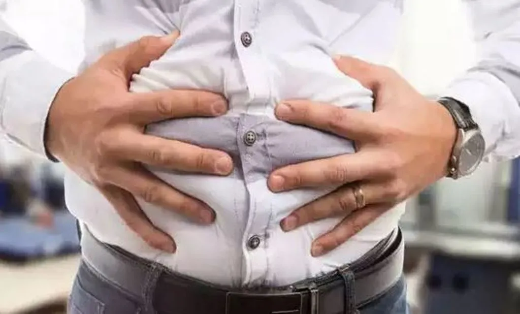 अगर आपका भी निकल गया है पेट, इन टिप्स को आजमाकर आप भी दिखेंगे हैंडसम