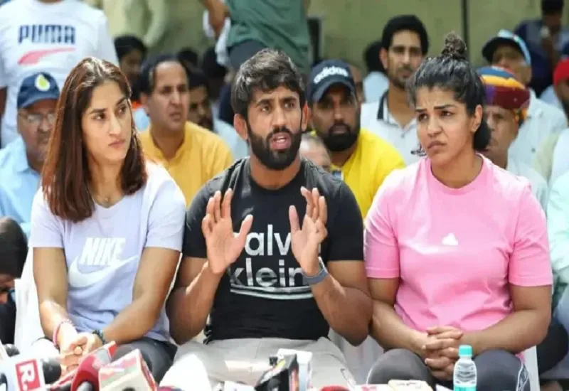 Wrestlers Protest : प्रदर्शनकारी पहलवानों को ट्रायल्स में छूट देने से कुश्ती बिरादरी खफा, राष्ट्रीय कोचों ने IOA तदर्थ पैनल को बताया