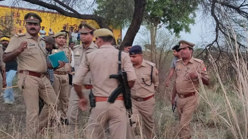 Fatehpur: हाईवे किनारे मिले बुआ-भतीजी के शव, दुष्कर्म के बाद हत्या की आशंका, पहचान मिटाने के लिए ईट से कुचला चेहरा