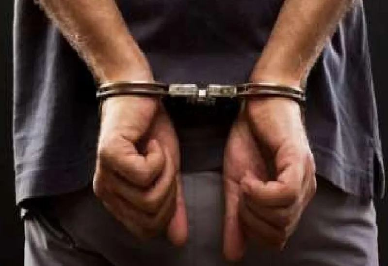 मुरादाबाद : अवध असम एक्सप्रेस में पकड़े गए दो फर्जी टीटीई, AC कोच में यात्रियों से कर रहे थे अवैध वसूली