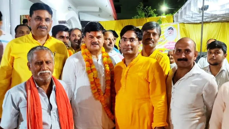 बस्ती : अयोध्या महापौर गिरीश पति त्रिपाठी का हुआ भव्य स्वागत