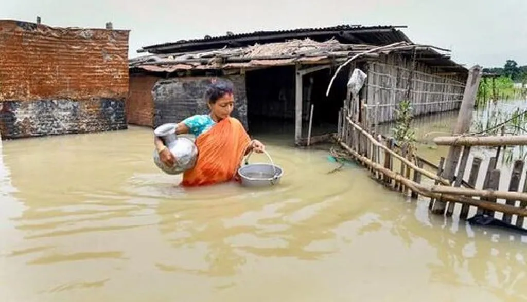असम में बाढ़ की स्थिति अब भी गंभीर, 4.88 लाख लोग प्रभावित 