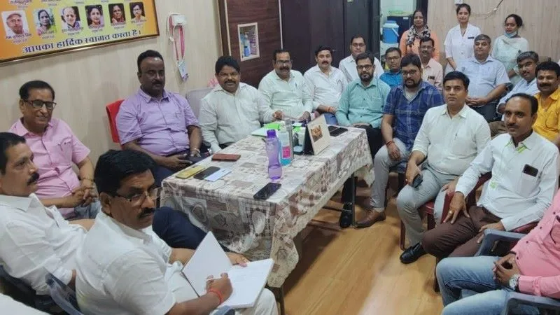 लखनऊ : चिकित्सा स्वास्थ्य महासंघ की बैठक में हुआ निर्णय,14 जून को महानिदेशक को सौंपेगें ज्ञापन, जानें वजह 