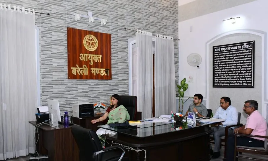 बरेली: कमिश्नर कार्यालय में पानी सबसे ज्यादा गहराई में... इसी को कहते हैं चिराग तले अंधेरा