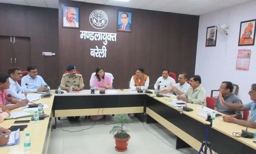 बरेली: मंडलायुक्त सौम्या अग्रवाल की अध्यक्षता में उद्योग बंधुओं की बैठक संपन्न, कठिनाइयों को प्राथमिकता से निस्तारित करने के निर्देश