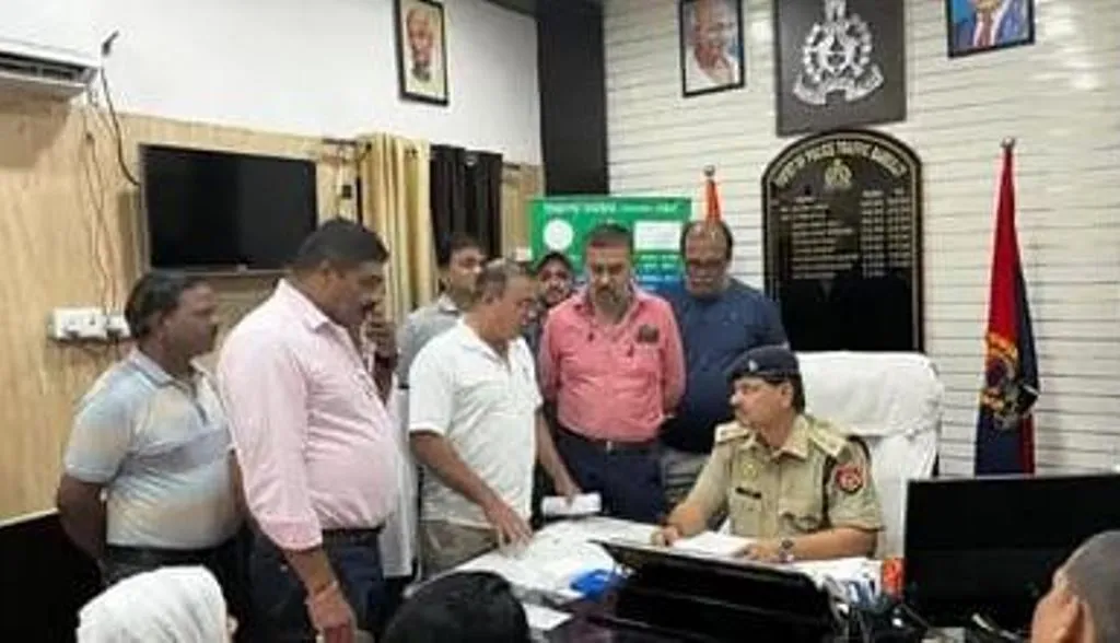 बरेली: व्यापारियों ने चौराहों पर लगे बैरियर और डायवर्जन पर दिए सुझाव