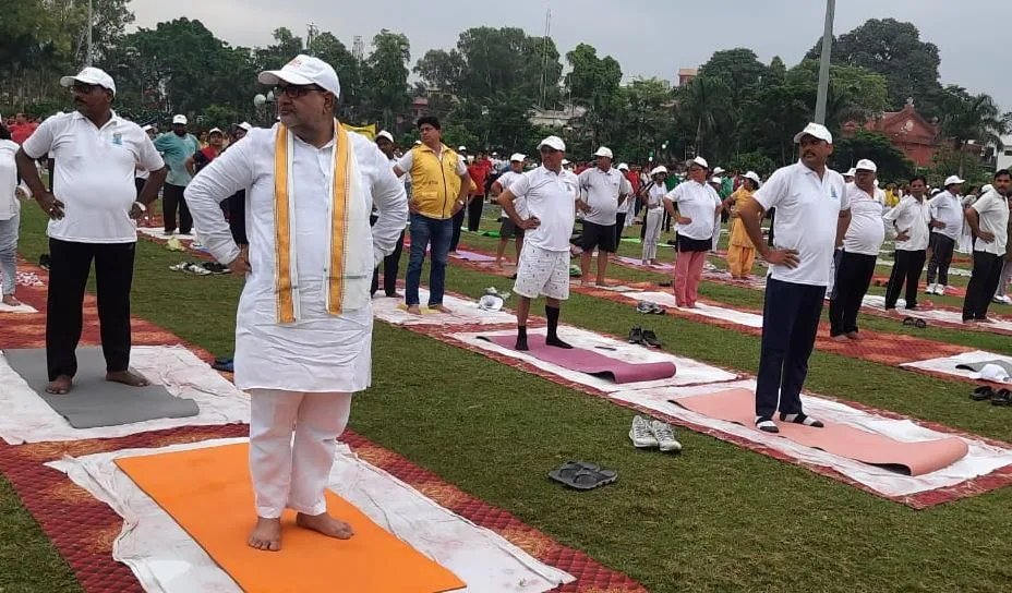 मुरादाबाद: योगमय हुई पीतलनगरी, लोगों संग जन प्रतिनिधियों और अधिकारियों ने किया योग