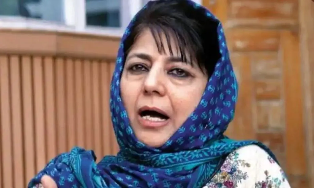 अगर ‘गांधी’ के देश को ‘गोडसे’ का बनने से राेकना है, तो हमें एकजुट होना होगा: महबूबा 