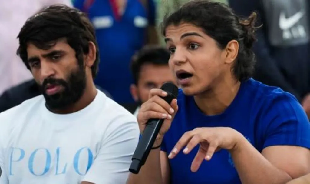 साक्षी मलिक ने बृजभूषण पर बोला हमला,  कहा- नाबालिग अपने बयान से पीछे हट गई, उसके परिवार को डराया गया है 