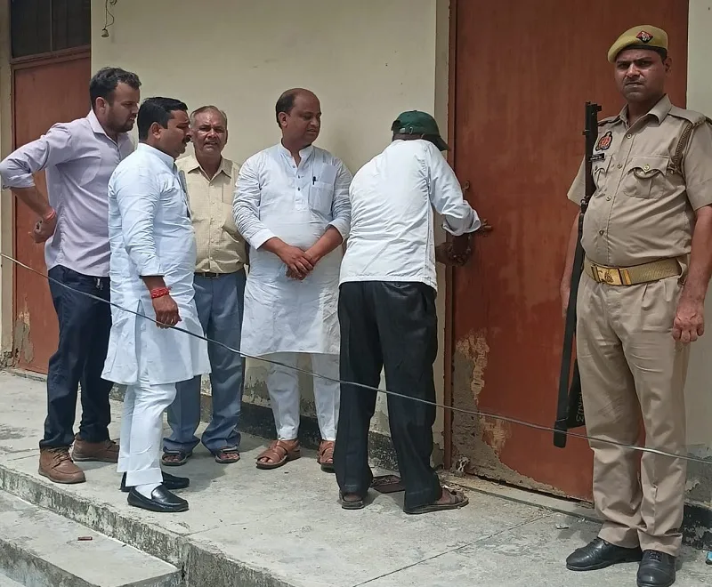 रामपुर : विधानसभा चुनाव में प्रयोग हुईं ईवीएम का हुआ सत्यापन, भाजपा के जिला मंत्री भी पहुंचे...गायब रहे अब्दुल्ला व उनके प्रतिनिधि