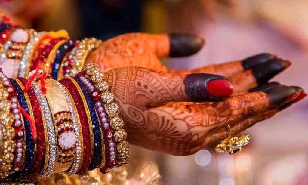 पीलीभीत: आखिर क्यों भीख मांगकर हरियाणा से अपने घर तक आई विवाहिता..जानिए पूरा मामला 