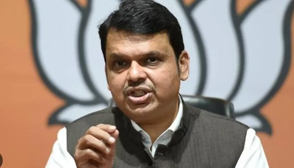 सरकार मादक पदार्थ की बुराई का कर रही मुकाबला, युवा आध्यात्मिक शक्ति अपनाएं: फडणवीस 