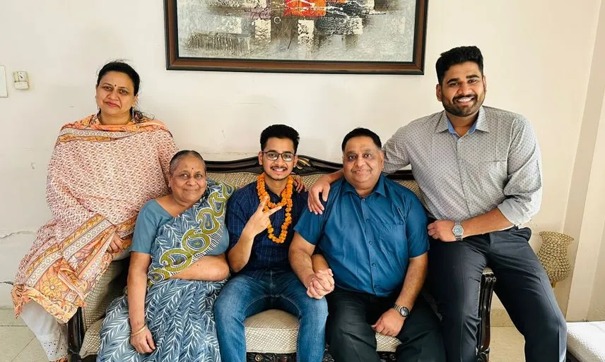 बरेली: डॉक्टर माता-पिता के नक्शे कदम पर चलेंगे होनहार