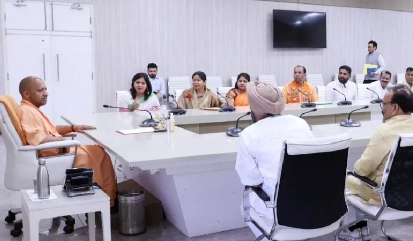 पीलीभीत: नवनिर्वाचित चेयरमैन सीएम से मिले तो हुई विकास पर बात..चीनी मिल का मुद्दा भी रखा