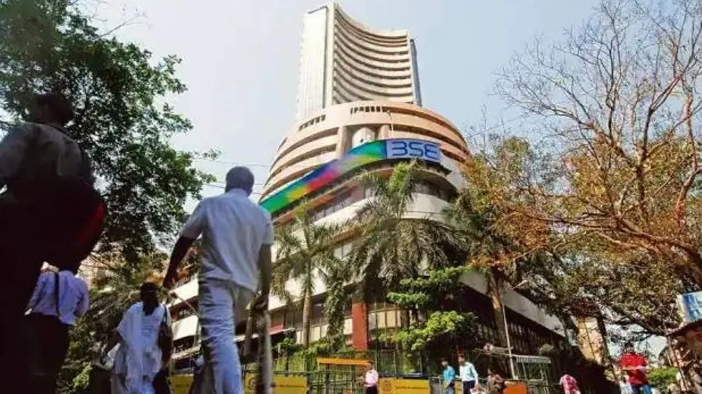 सेंसेक्स शुरुआती कारोबार में 63,588.31 अंक के सर्वकालिक उच्चस्तर पर पहुंचा