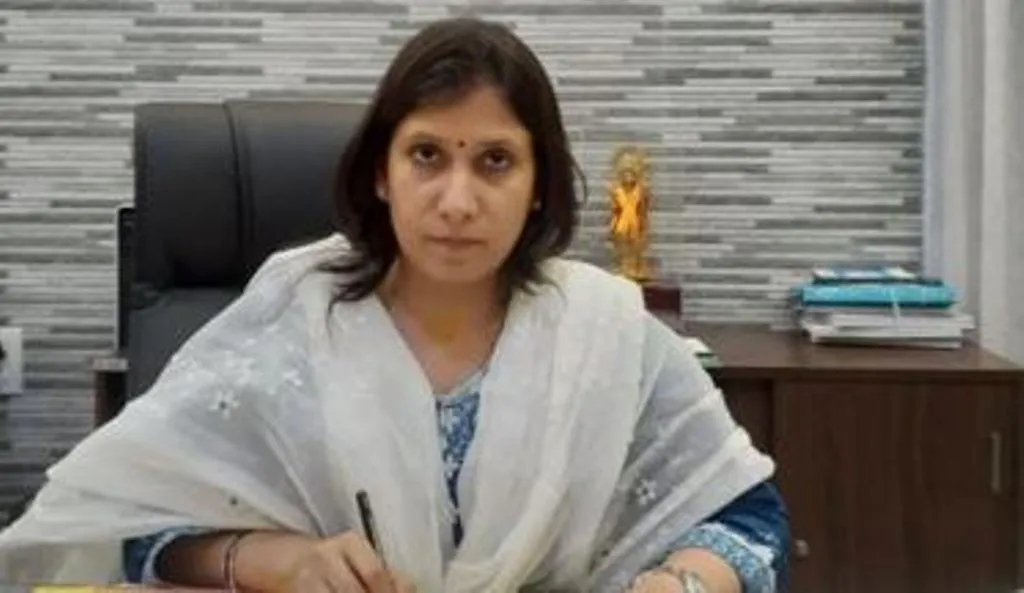 बरेली: बनी हुई सड़क की खोदाई करने पर मशीनें जब्त कर रिपोर्ट दर्ज कराएं: कमिश्नर सौम्या अग्रवाल
