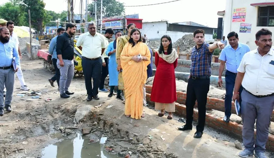 बरेली: नाला शिफ्टिंग कर आईवीआरआई रोड से जोड़ें सड़क- कमिश्नर 