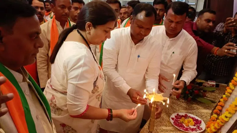 रायबरेली : कार्यकर्ता सम्मेलन में बोलीं स्मृति ईरानी, कहा- कांग्रेस ने केवल अमेठी के लोगों से वोट लिया , भाजपा ने यहां की सेवा की 