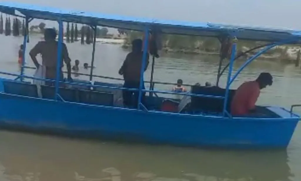 बदायूं: गंगा स्नान के दौरान डूबने से दो बच्चों की मौत, तीन को निकाला बाहर