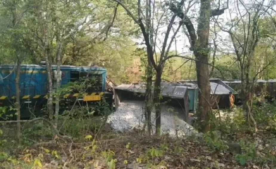 ओडिशा: बरगढ़ जिले में मालगाड़ी की पांच बोगियां पटरी से उतरीं, कोई हताहत नहीं 