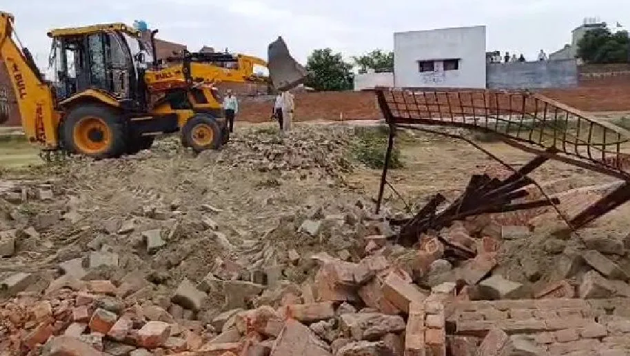 बरेली: लंबे समय से सीलिंग की जमीन पर दबंगों का कब्जा, BDA ने कराया मुक्त