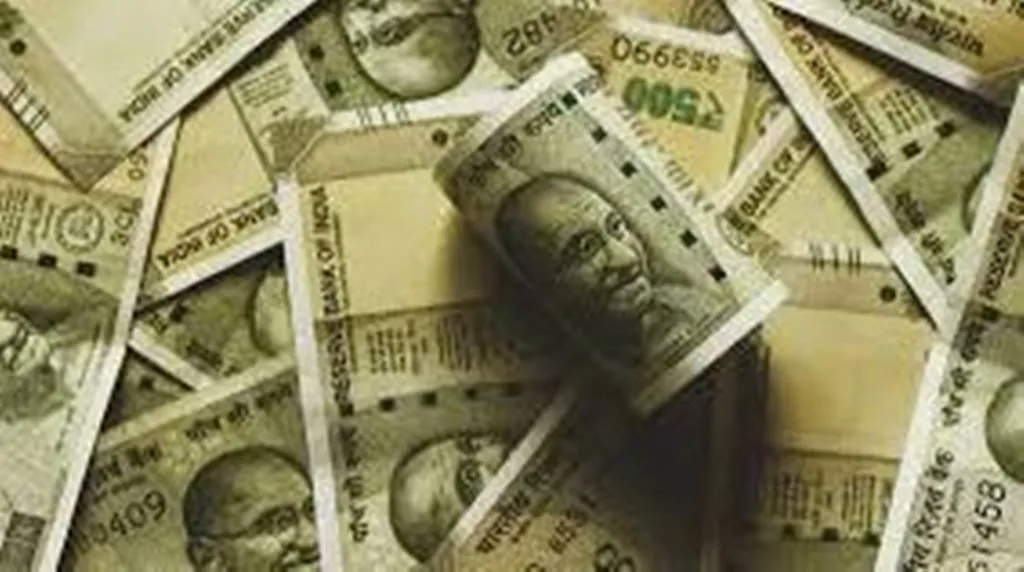 शुरुआती कारोबार में रुपया 39 पैसे की बढ़त के साथ 82.36 प्रति डॉलर पर पहुंचा