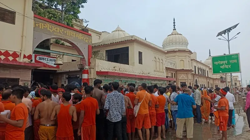 अयोध्या: हर-हर महादेव के जयकारों से गूंज रही रामनगरी, उमड़ा शिवभक्तों का सैलाब 