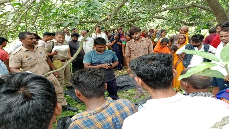 अयोध्या: बाग में फंदे से लटकते मिले नाबालिग प्रेमी युगल के शव, सोमवार शाम दोनों हुए थे घर से गायब