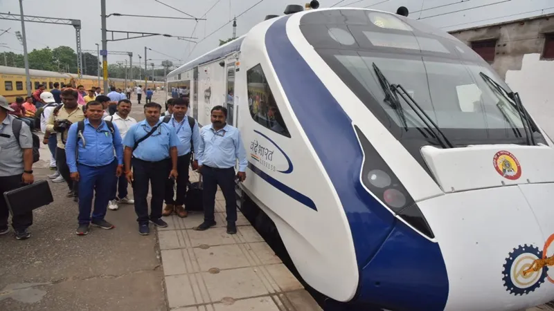 Vande Bharat Train: वंदे भारत ट्रेन का ट्रायल सफल: चार घंटे में गोरखपुर से लखनऊ पहुंची Train