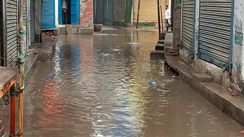 रायबरेली: लगातार बारिश से जनजीवन प्रभावित, गंगा का बढ़ा जलस्तर 