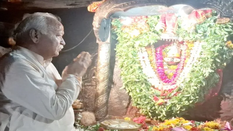 मिर्जापुर: विंध्यवासिनी के दरबार में संघ प्रमुख मोहन भागवत ने लगायी हाजिरी